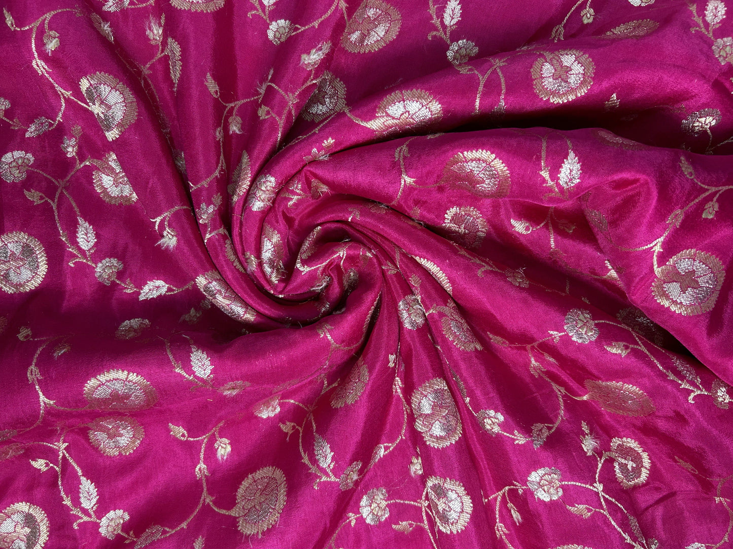 DUPION BANARASI SILVER-GOLD JAL