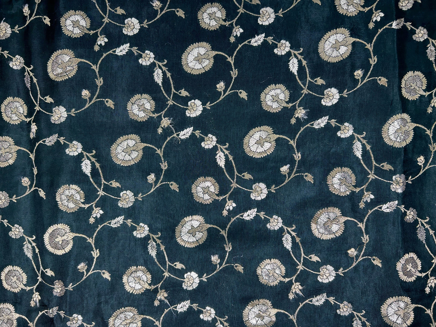 DUPION BANARASI SILVER-GOLD JAL